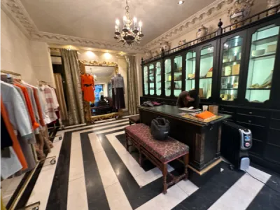 BOUTIQUE - RUE DU FAUBOURG SAINT-HONORÉ 75008 PARIS RÉF : LTI 16818 
