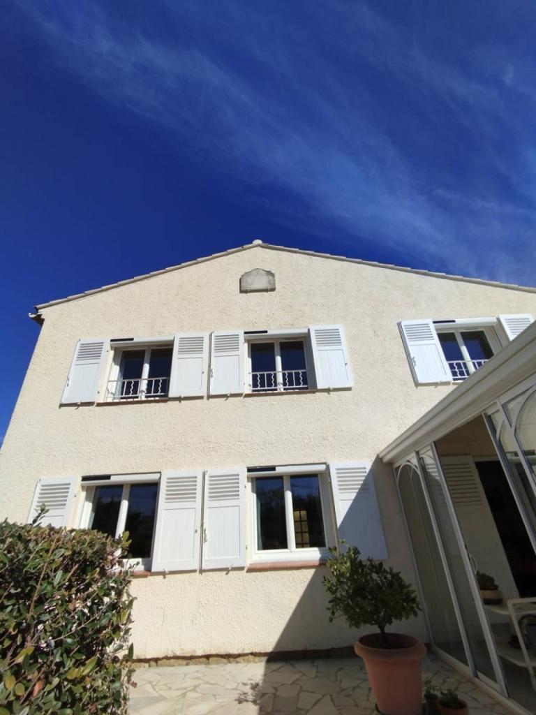 Installation de volets battants solaires sur Aix en Provence