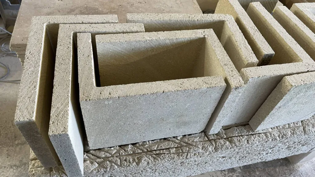 Chaine d'angle en pierre de Beaulieu