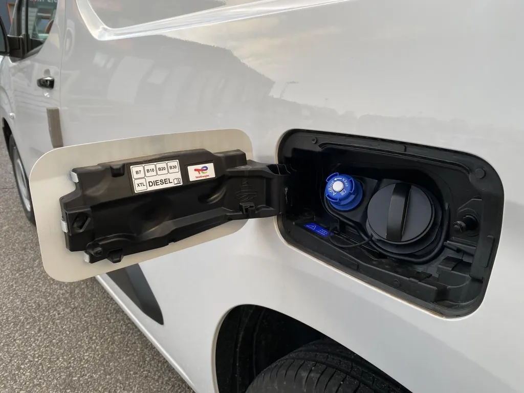 Achat Peugeot Partner occasion La Frénaye : utilitaire diesel boîte automatique disponible proche du Havre (76)