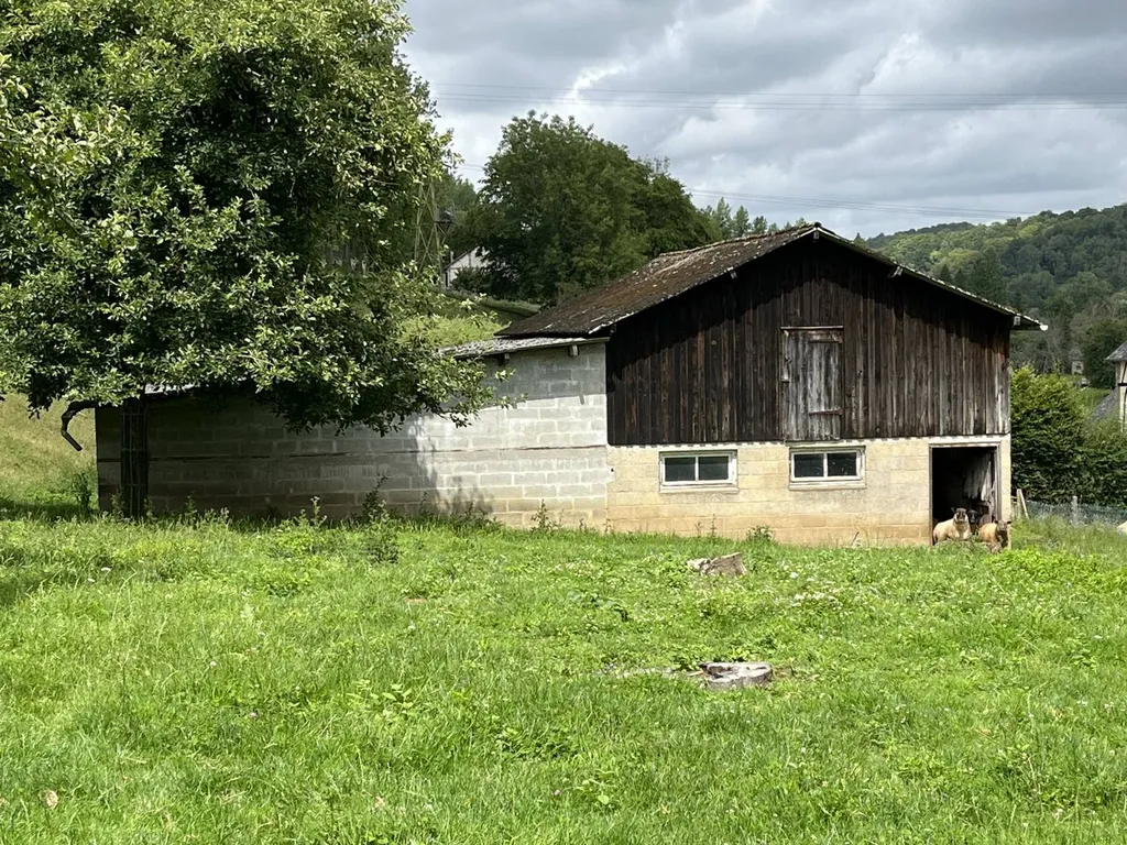 Exclusivité ! Bâtiment à usage de stockage d'environ 100m² au sol à Saint-Wandrille-Rançon sur 2304m² de terrain