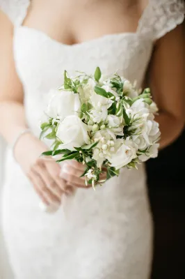 Chic and elegant bridal bouquet