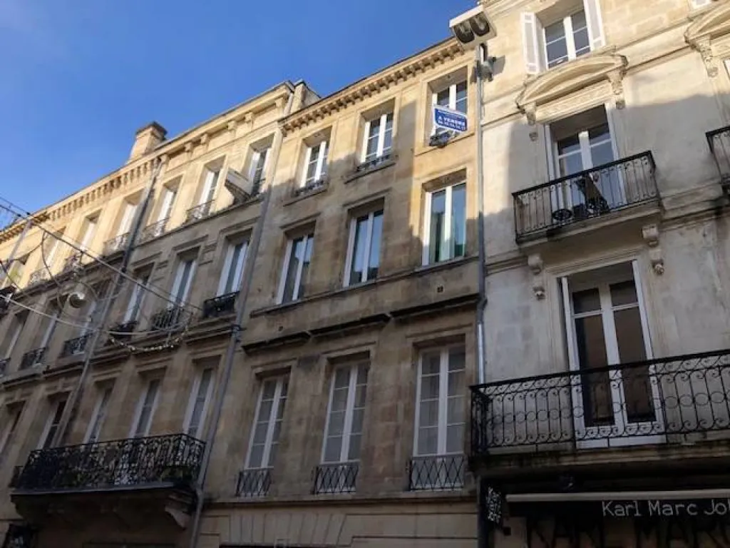 Vendu appartement en duplex meublé Bordeaux centre  situé au dernier étage