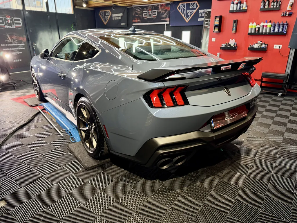 Traitement céramique voiture GYEON Infinite Ford Mustang à Lyon Vaugneray polissage et protection carrosserie haut de gamme