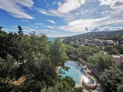 Villa 6 pièce(s) 5 chambre(s) 158 m² Saint Aygulf (83370)