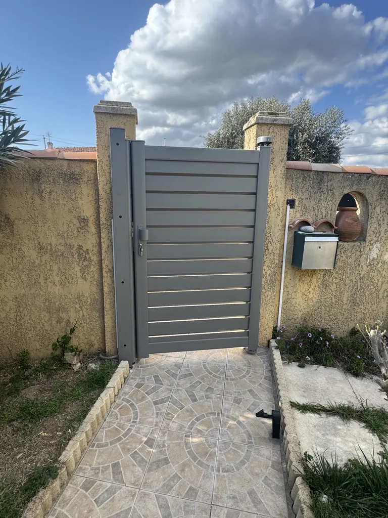 Remplacement d'un portillon Kostum en aluminium sur Fos-sur-Mer