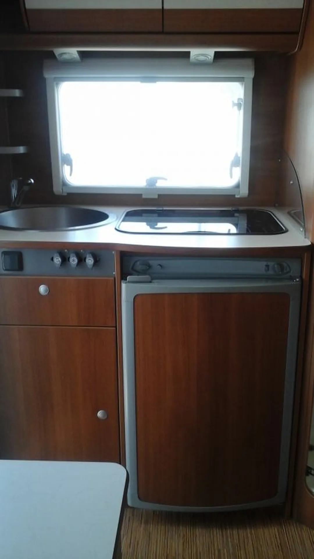 capucine avec cuisine a l'arrière dans les bdr