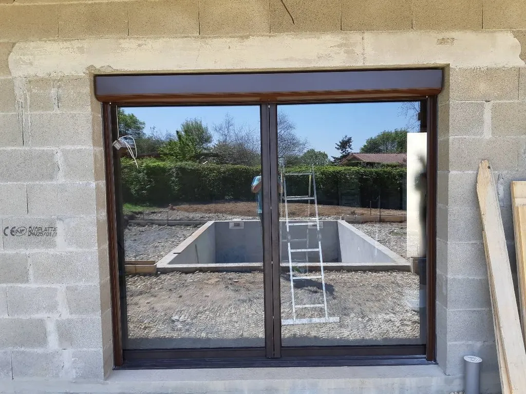 installation de fenêtres coulissants en aluminium dans le beaujolais