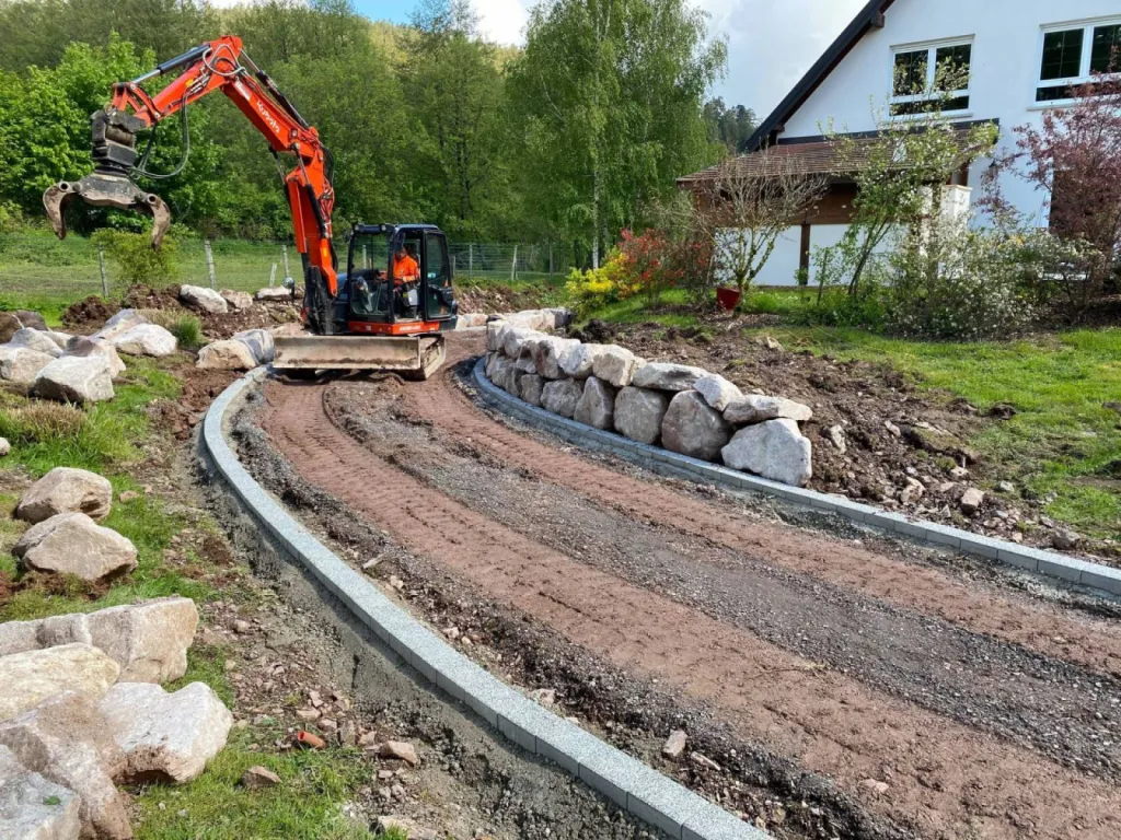 Pose d'enrochement pour une maison individuelle à Saales, près de Schirmeck. 