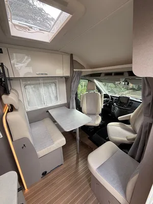 SALON AVEC COIN REPAS POUR 5 PERSONNES