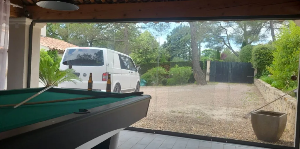 installation dur mesure rideaux de verres la roquebrussanne