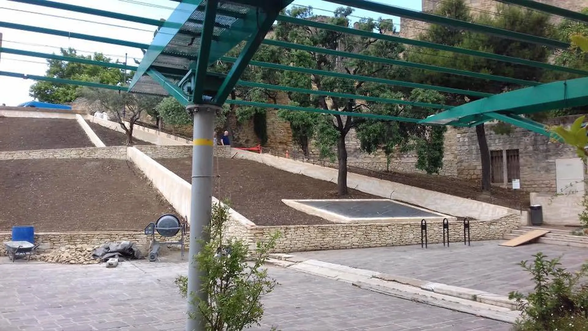 Carré Vert, création de murets en pierre au Château de l'Empéri, Salon-de-Provence 13300, pour un aménagement extérieur raffiné et authentique