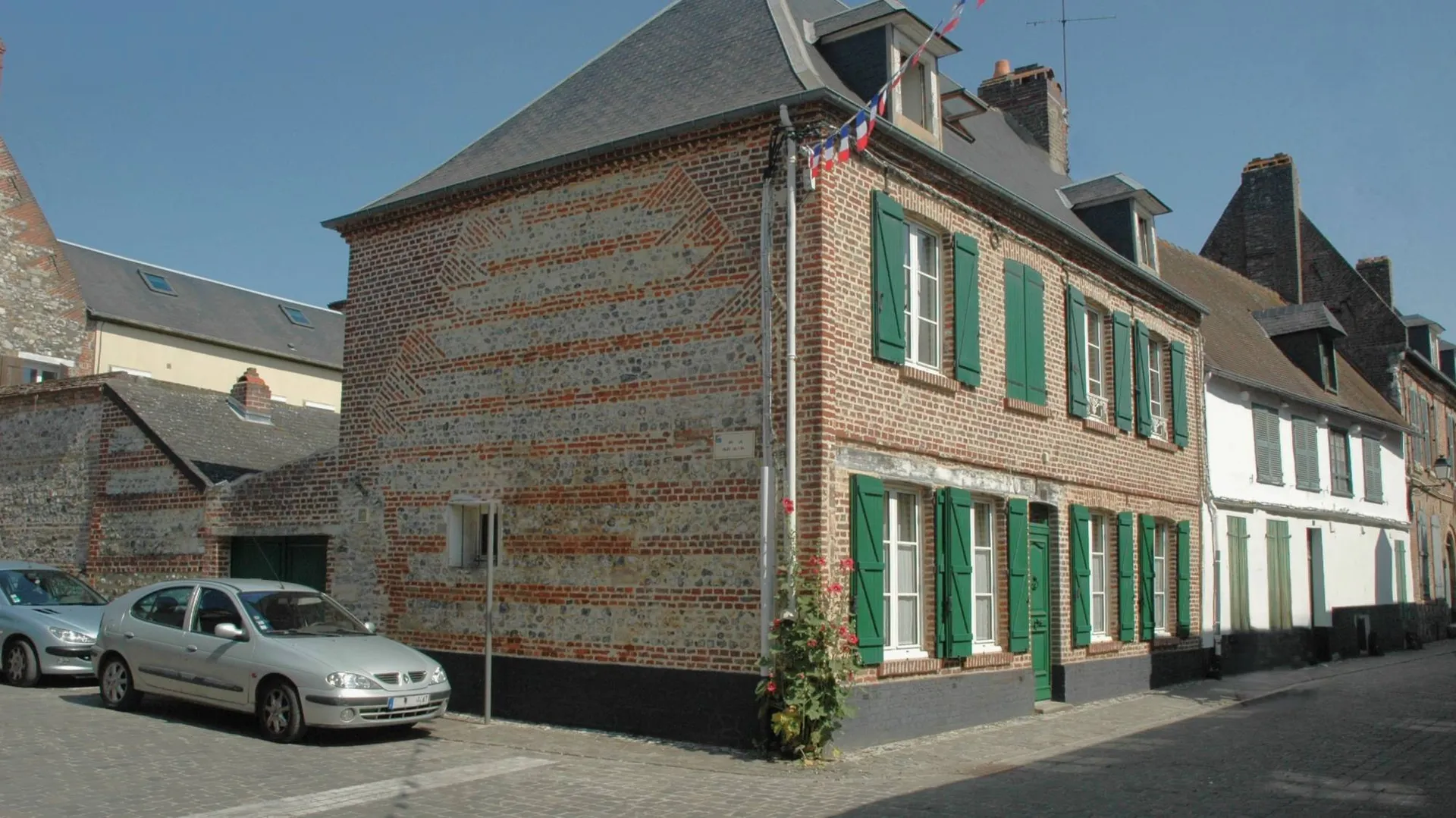 A vendre belle maison de ville et de caractère, 4 chambres, située au coeur de la cité médiévale de Saint-Valéry-sur Somme 80230