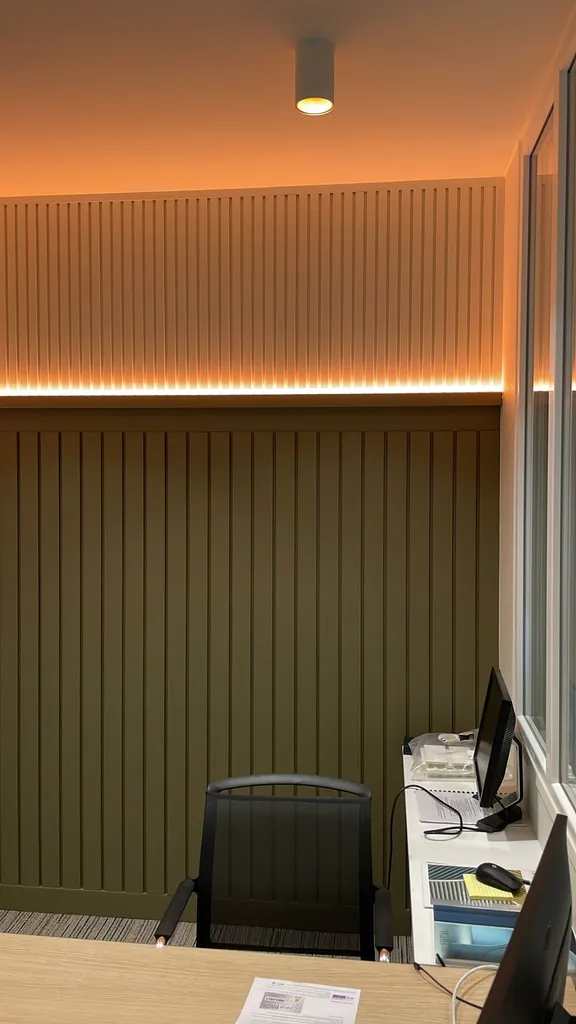 Profilé LED pour corniches lumineuses à Lyon et région Auvergne Rhône Alpes : support en aluminium pour ruban LED architectural avec angle de diffusion optimisé pour le plafond