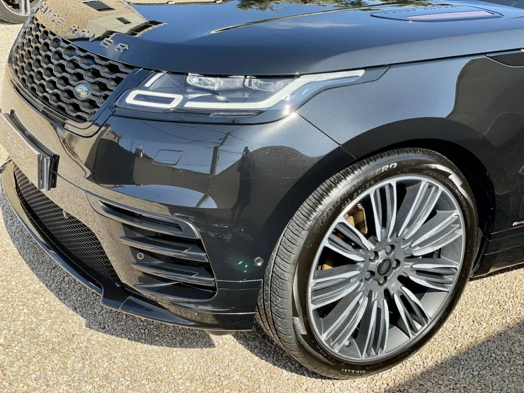 Récupération de la carrosserie d'un Range Rover Velar près de Mornant dans le Rhône