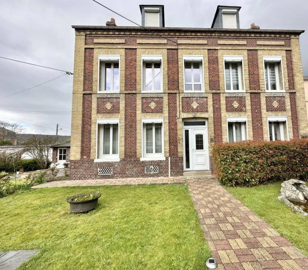 A vendre belle MAISON BOURGEOISE de 165 m² habitables édifiée sur 645 m² de terrain