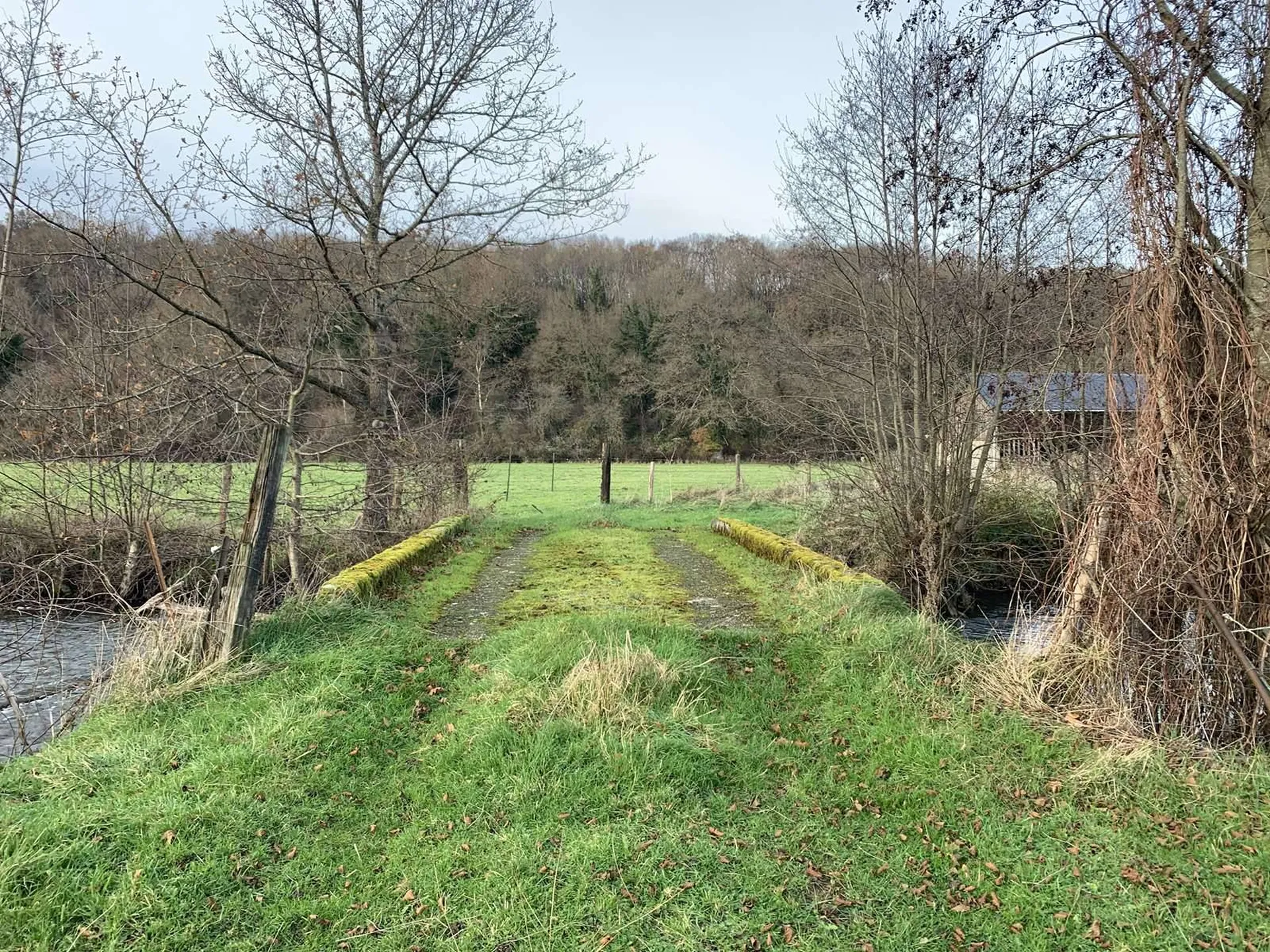 Région de BROGLIE (27270) Dans la vallée de La Charentonne : Terrain agricole sur 13 ha en nature d'herbage