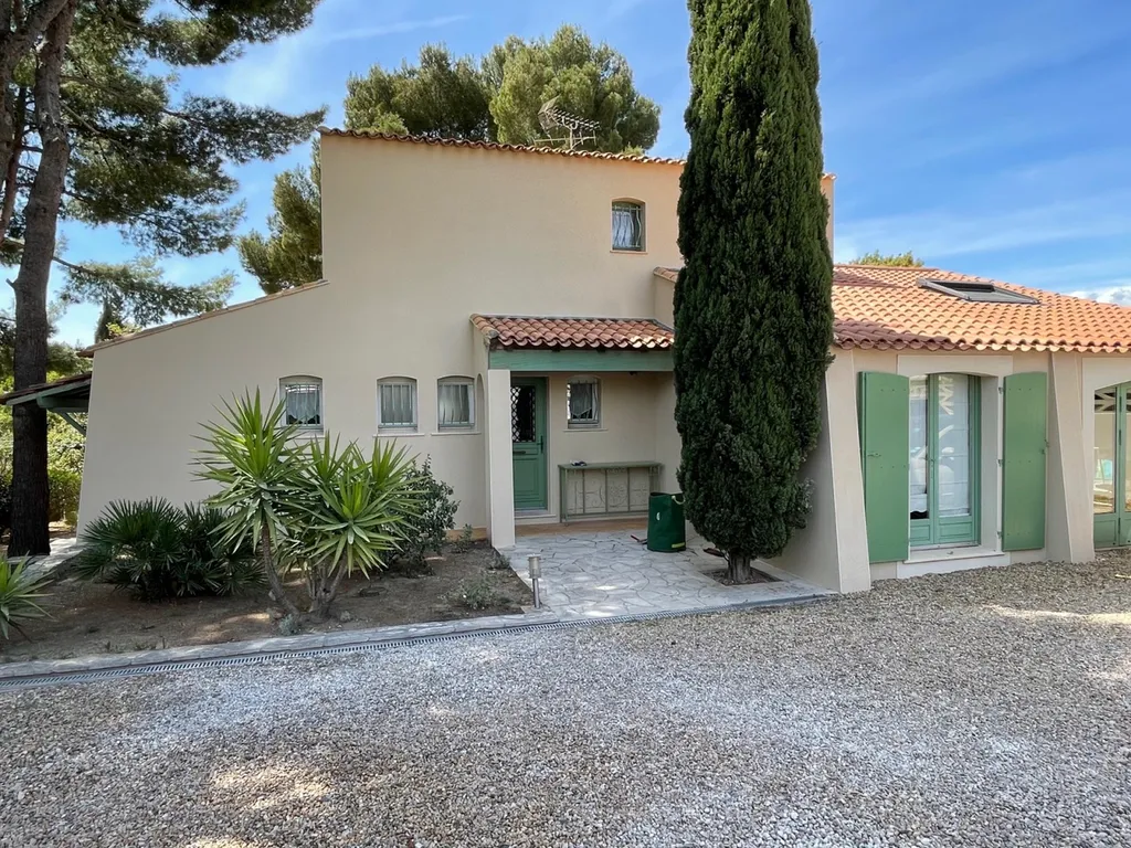 Rénovation d’une façade en finition gratté fin sur Balaruc proche de Sète.