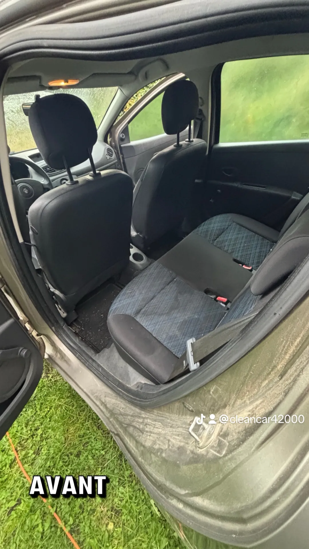 Nettoyage intérieur complet d'une Clio 3 d'un agriculteur à Sorbiers