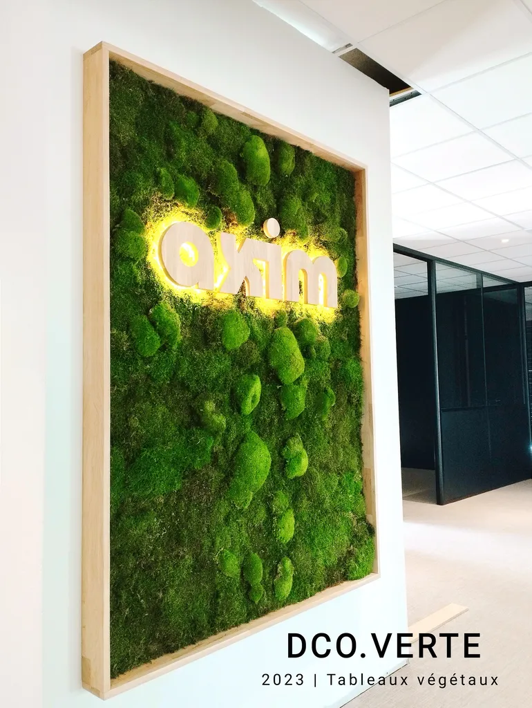 Mise en place d'un tableau végétal de mousse stabilisée dans le hall d'entrée du promoteur immobilier Axim à Champagne-au-Mont-d'Or dans l'ouest lyonnais