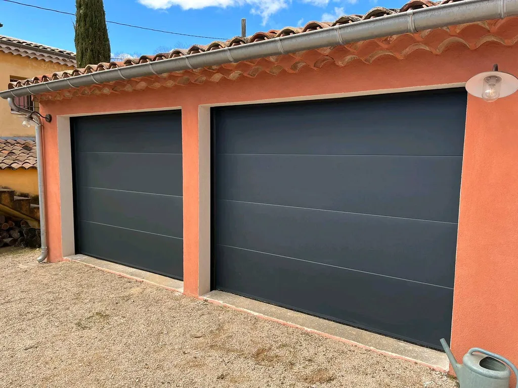 installation de porte de garage sectionnelle motorisée prés d'apt 