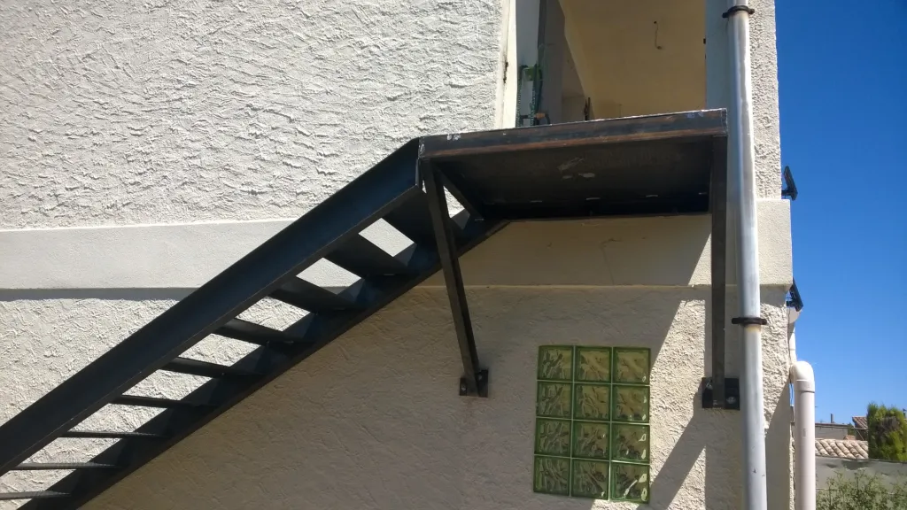 ESCALIER EN FER FABRIQUE SUR MESURE BDR 13