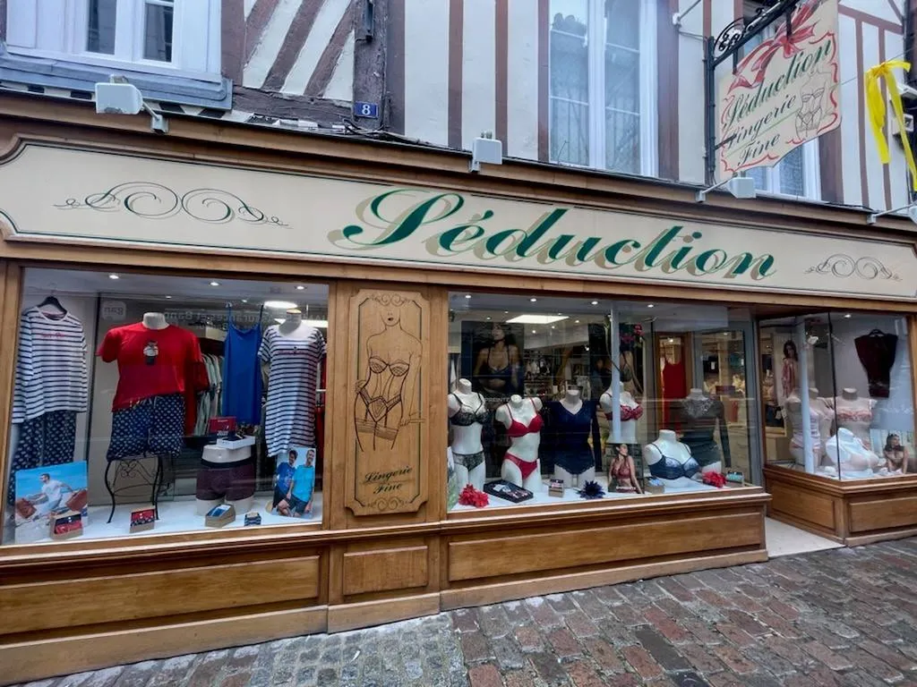 A Vendre, Lingerie dans un centre-ville animé,  dans la région de Pont-Audemer 27500