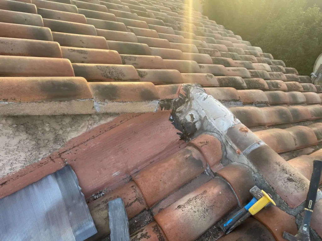 Nouveau changement de Solin en Plom d’une toiture de maison sur Marignane près de Martigues