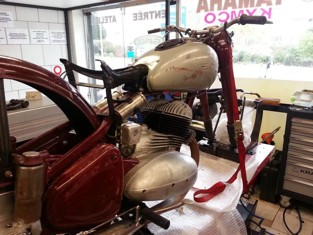 JAWA PERAK 350cc de 1953 RESTAURATION