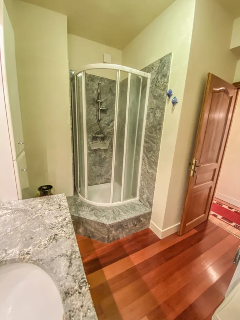 À vendre appartement avec trois chambres et parking Rouen Rive Droite 76 000