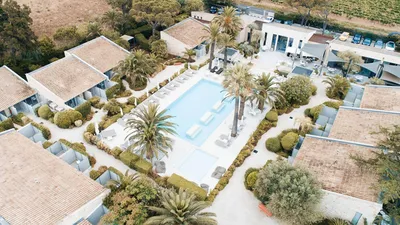 Rénovation en cour d'un Bar en BETON CIRE d'un hôtel 5 étoiles le SEZZ SAINT-TROPEZ