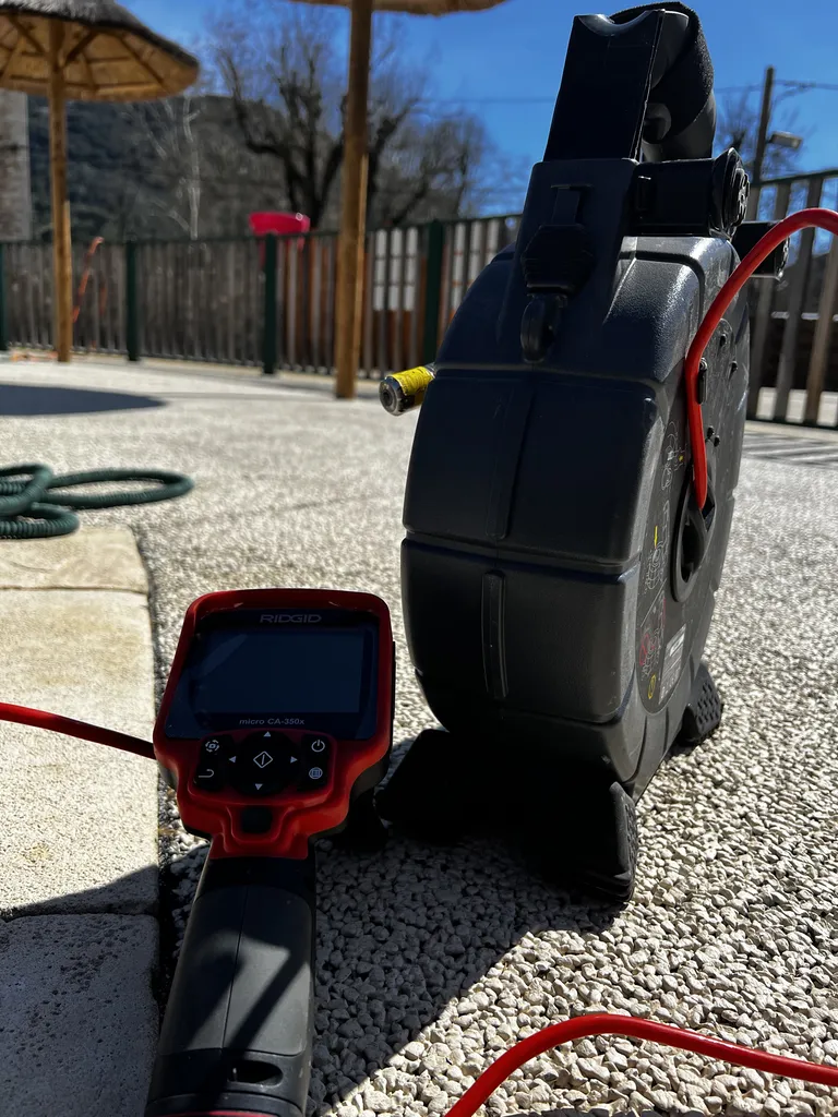 Caméra endoscopique pour détection de fuite non destructive