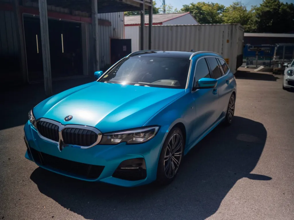 BMW Série 3 sublimée par un covering haut de gamme signé Gloss Obsession à Lorient.