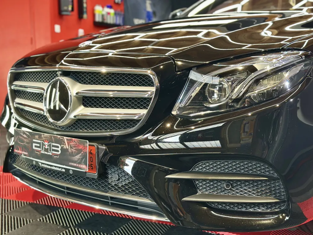 Mercedes E400 – Préparation esthétique haut de gamme & traitement céramique professionnel à Lyon et alentours 