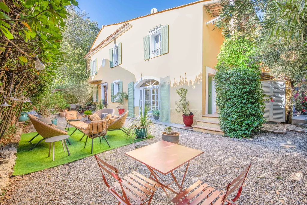 Maison de charme avec piscine au cœur du village de Taradeau – Var (83)