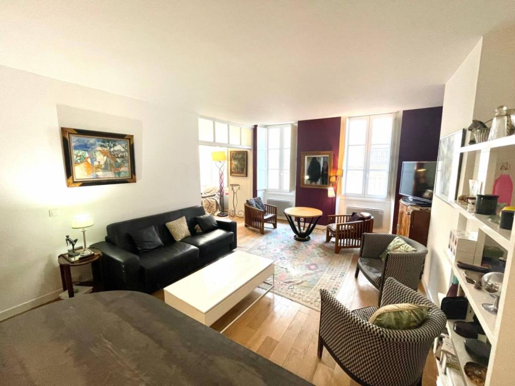 Appartement T3 dans Immeuble ancien Bordeaux Hyper centre dans immeuble pierre