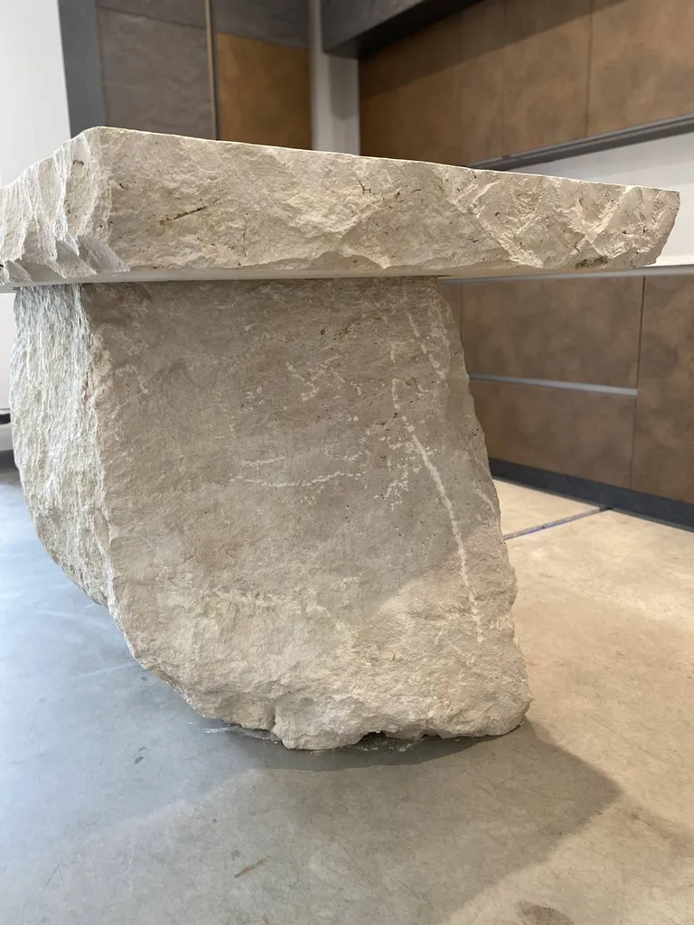 Table sur-mesure en Pierre de Vianne à Châteaurenard