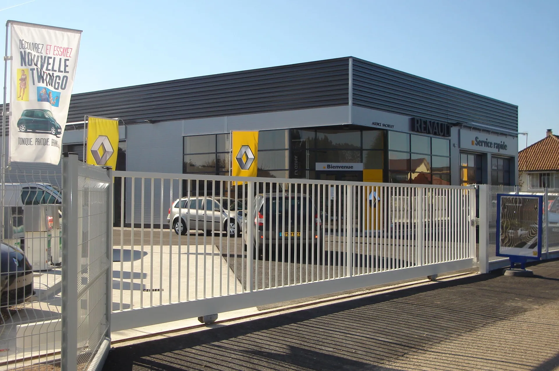 Installation de Portail coulissant professionnel motorisé, Clôtures industrielles et Sécurisation d'accès logistiques à Rouen et sa Région ou Agglomération en Seine-Maritime 76