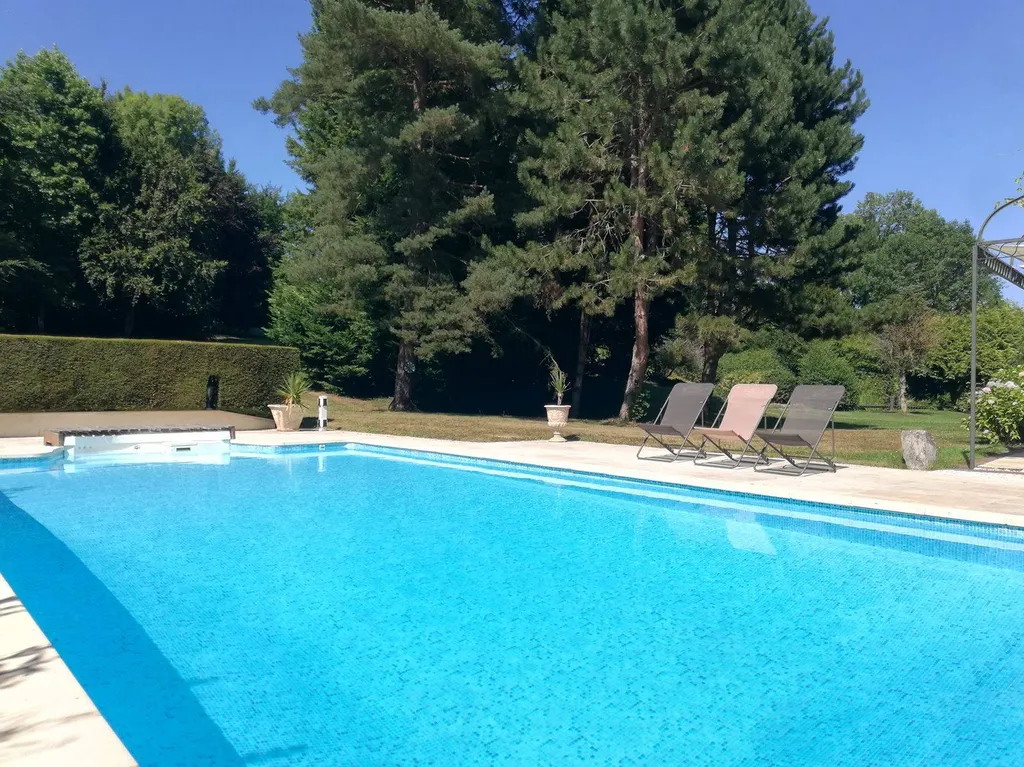 Rare à la vente, authentique Propriété Normande avec piscine, parc et partie boisée, dans la région du Bec-Hellouin 27800