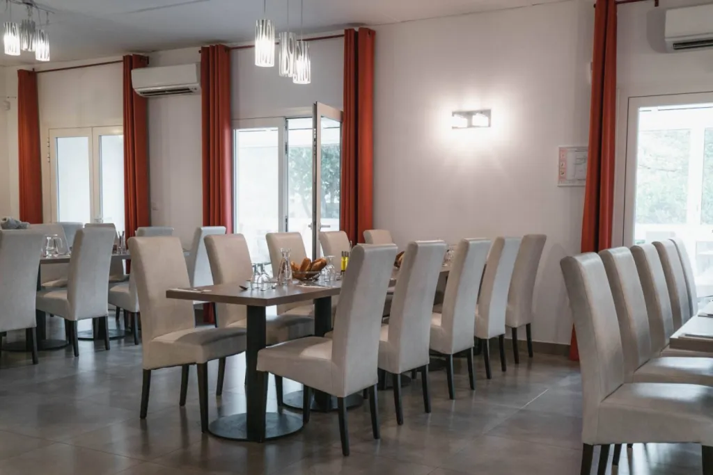 Restaurant de la résidence sénioriale proche de la Grande-Motte