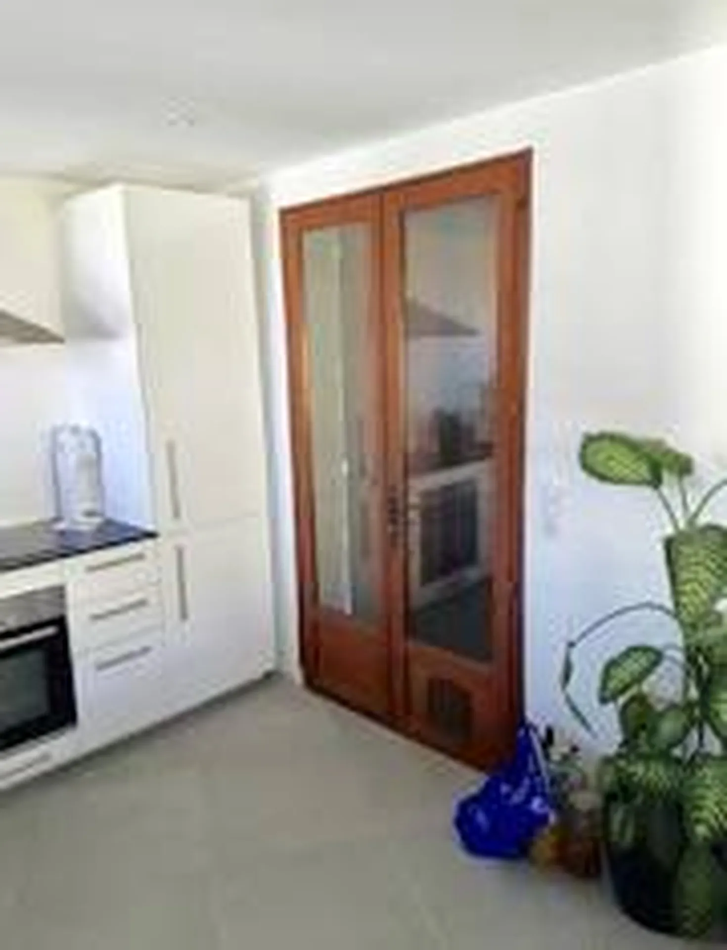 Photo AVANT de la porte-fenêtre en bois à VENELLES