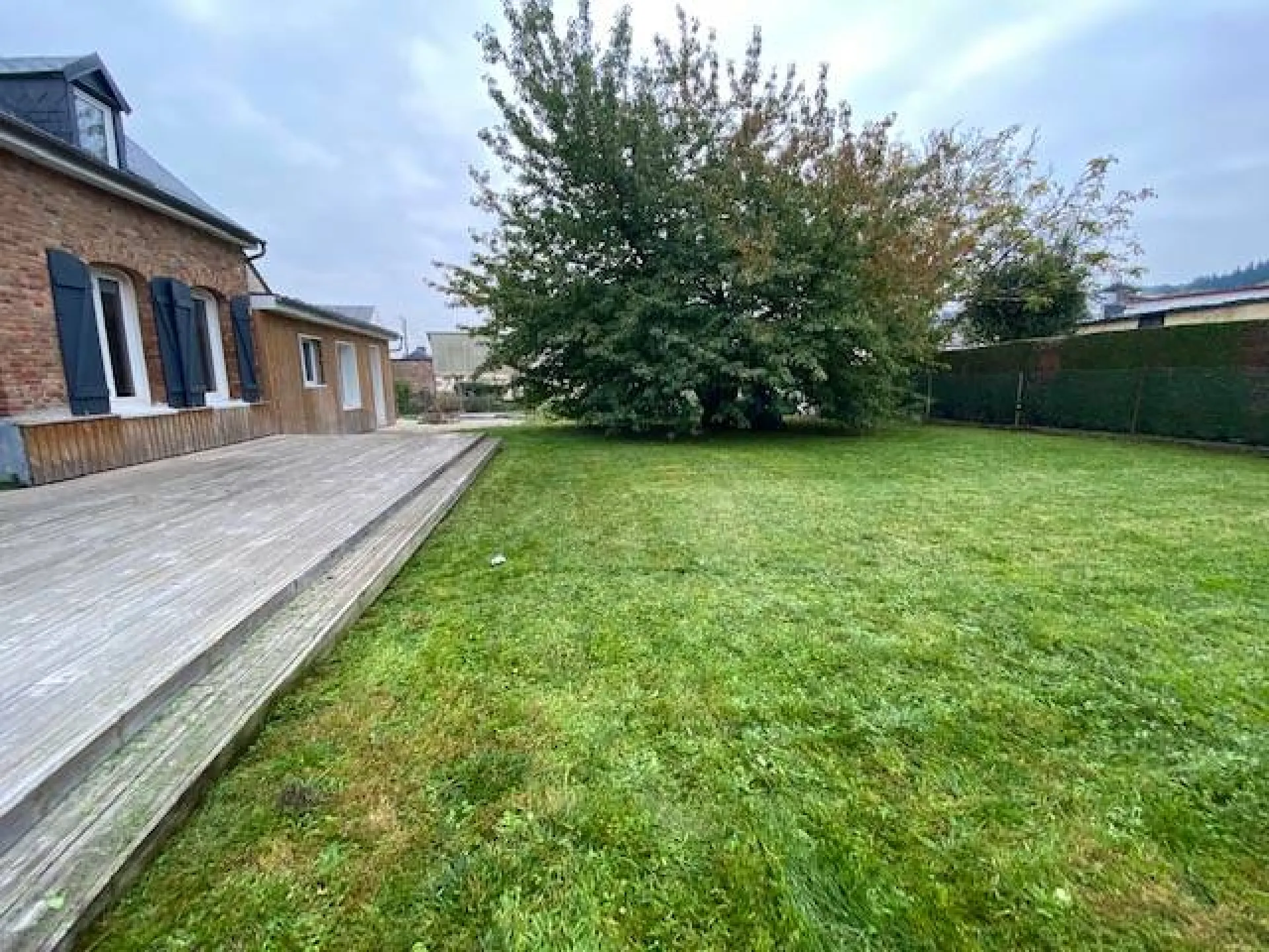 A acheter magnifique longère rénovée de 91m² sur un terrain de 650m² sans vis à vis sur la commune de CAUDEBEC LES ELBEUF 76320