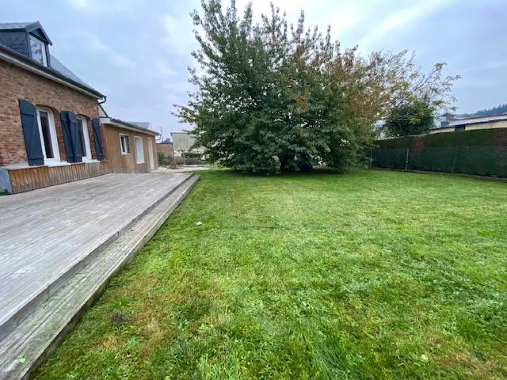 A acheter magnifique longère rénovée de 91m² sur un terrain de 650m² sans vis à vis sur la commune de CAUDEBEC LES ELBEUF 76320