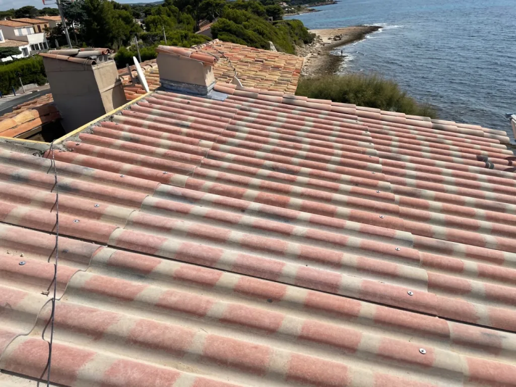 Changement d’une toiture de maison en P.S.T Canal sur Sausset les Pins près de Martigues