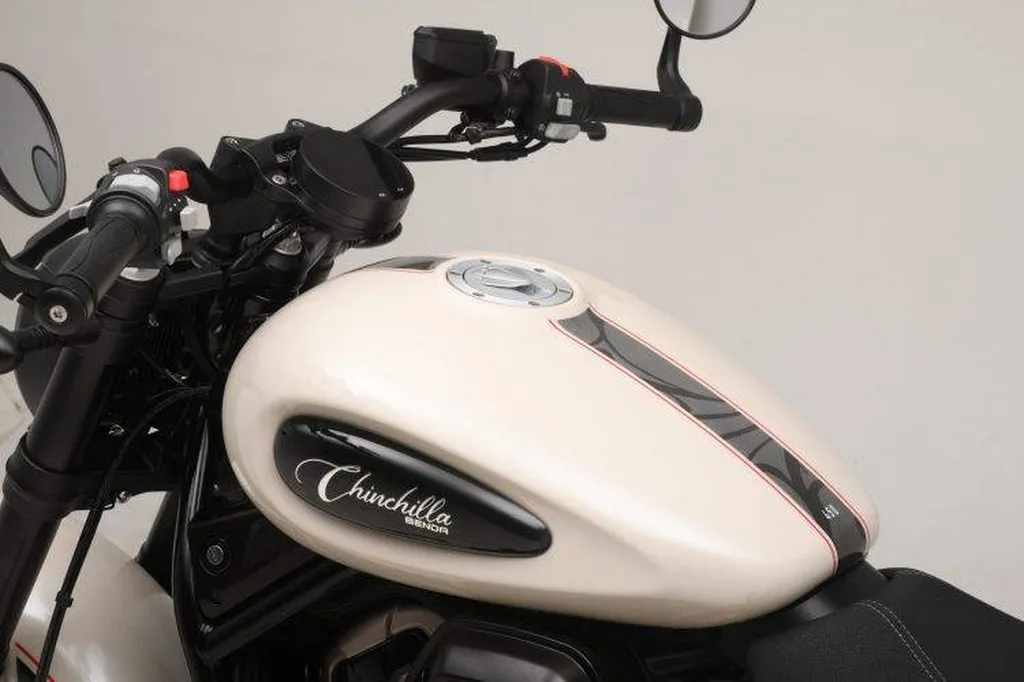 MOTO NEUVE BENDA CHINCHILLA 500 TOULON