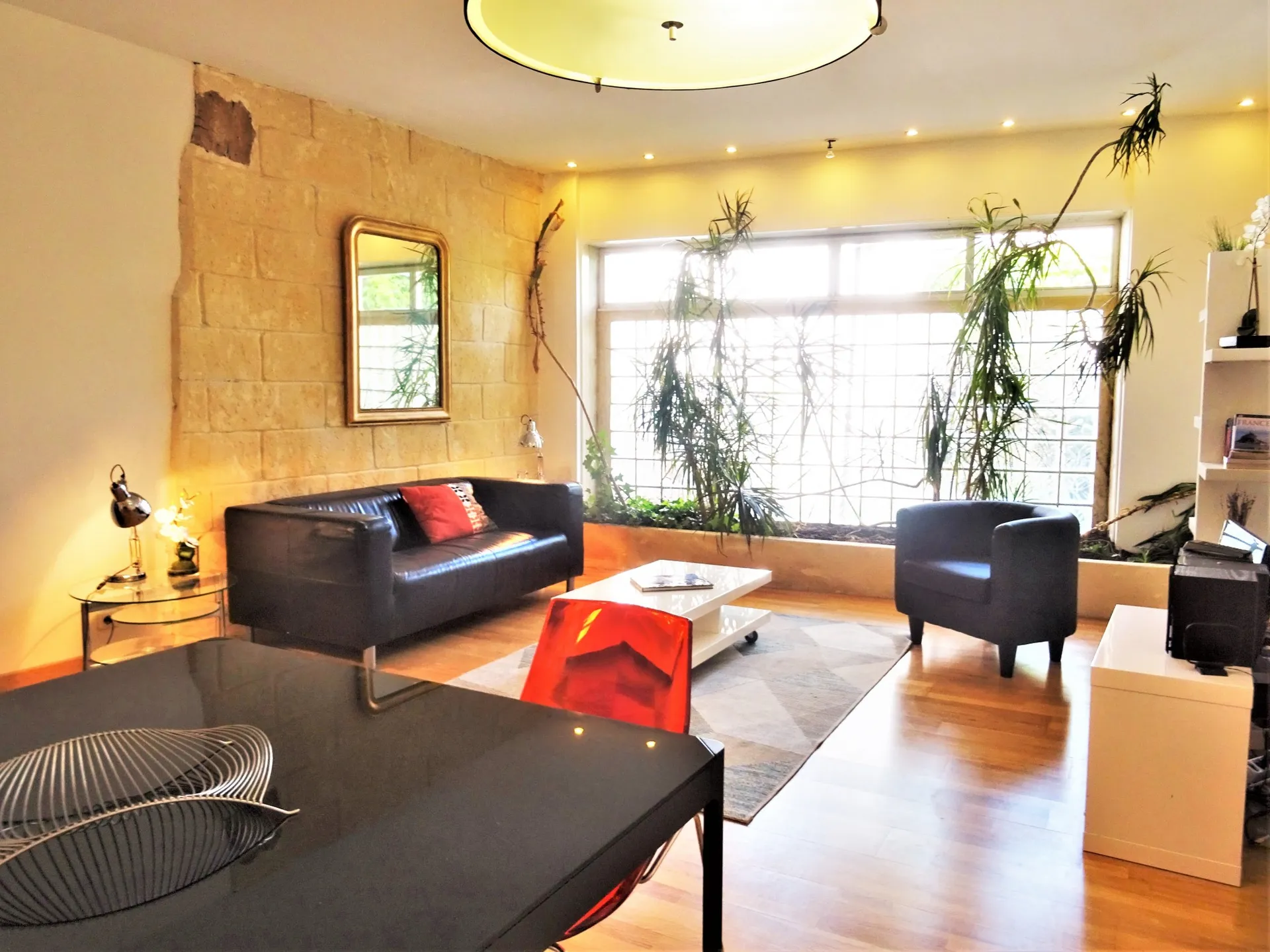 Avignon intra muros, zone piétonne, appartement de charme rénové   