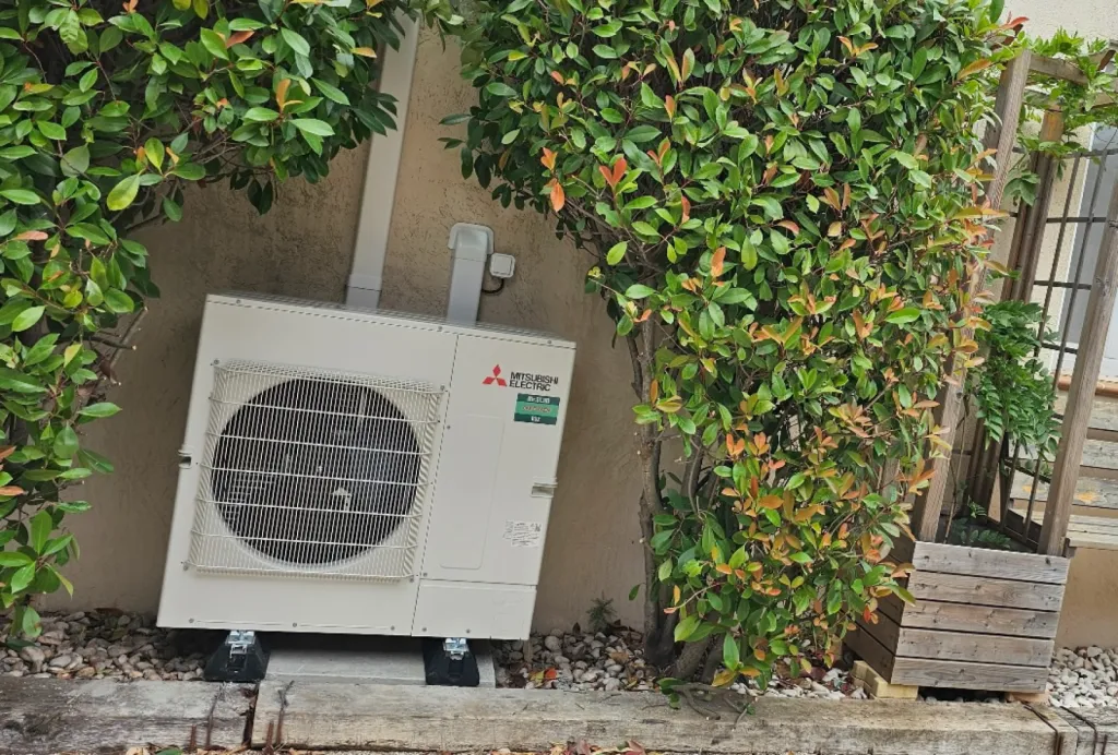 ## https://www.climalaya.com/details-installation+d+une+climatisation+type+gainable+mitsubishi+sez+avec+systeme+airzone+control+par+zone+dans+une+villa+a+vidauban-56