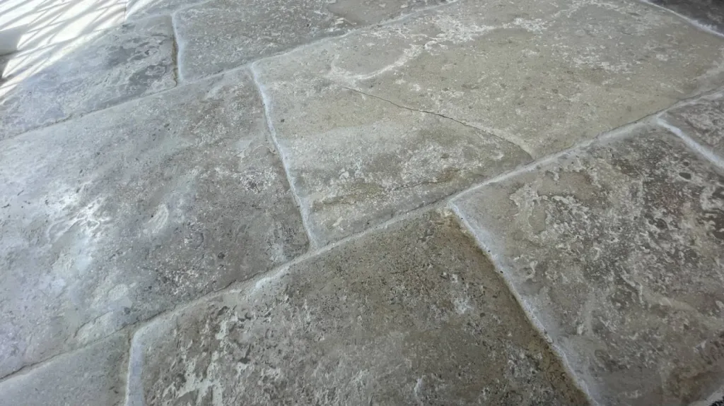 Pierre de Dordogne Limeyrat, Montagnac, Auberoche, pierre de Thenon pour dallage intérieur et extérieur dallage d'Eglise, Abbaye, Châteaux de Dordogne