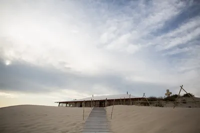 chic-wooden-villa-wedding-reception-cap-ferret