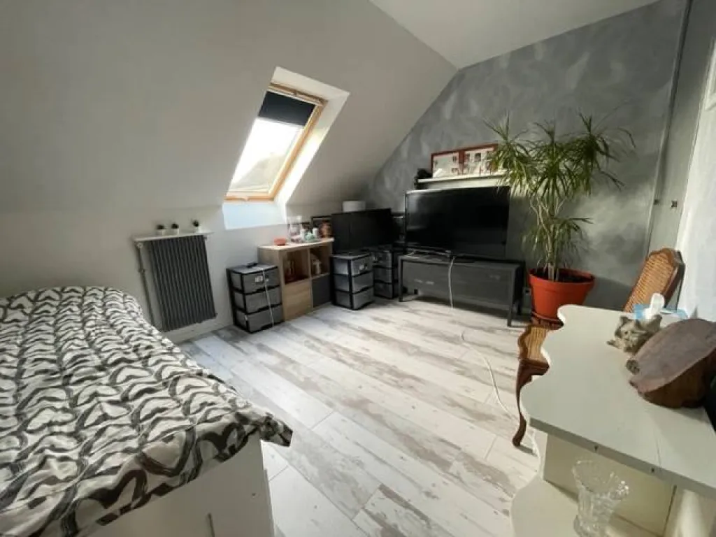 maison avec 3 chambres et 1 bureau
